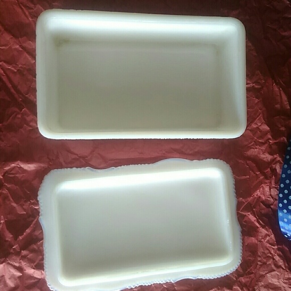 Vintage Milk glass trinket box GUC - Picture 3 of 4